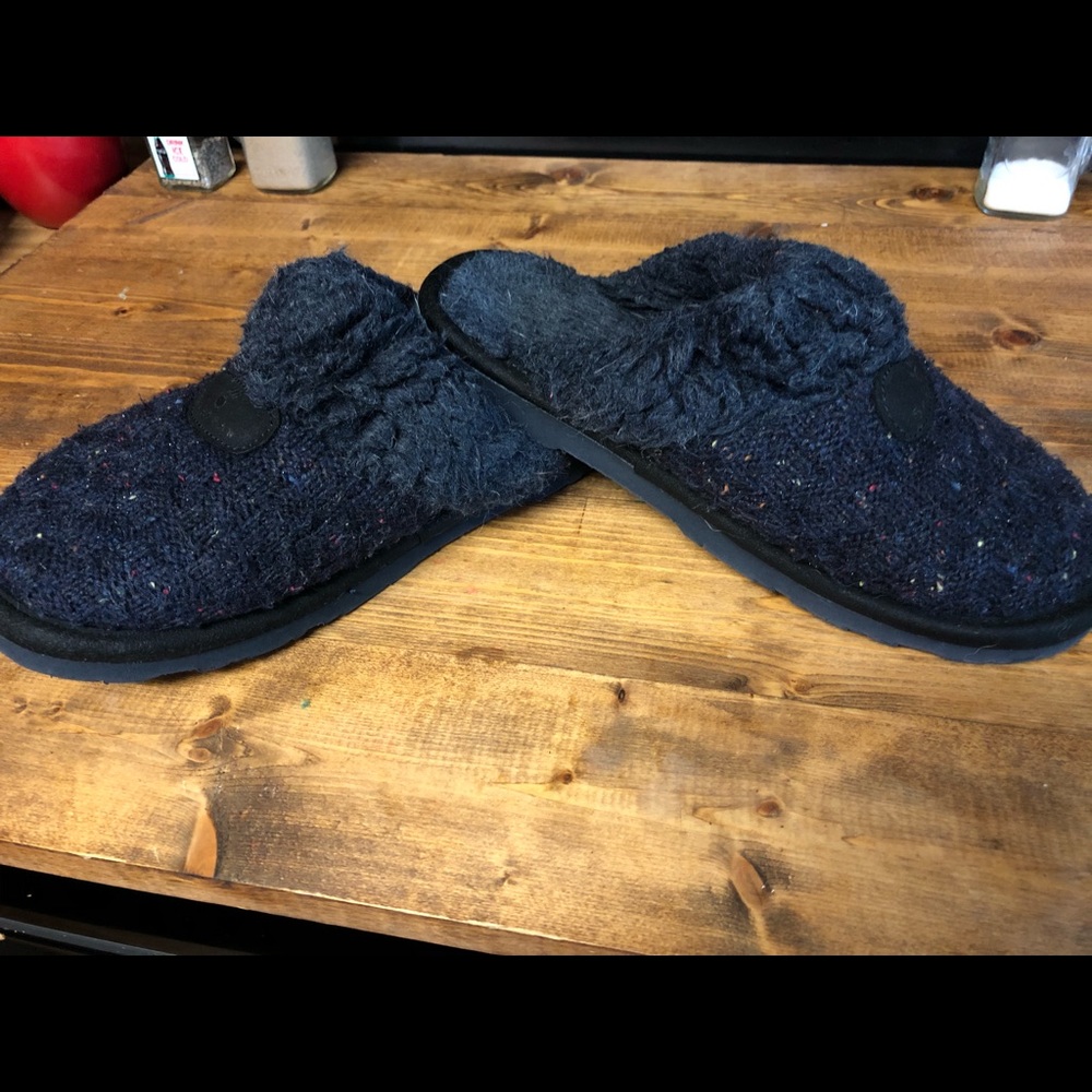 Ladies bear paw slippers